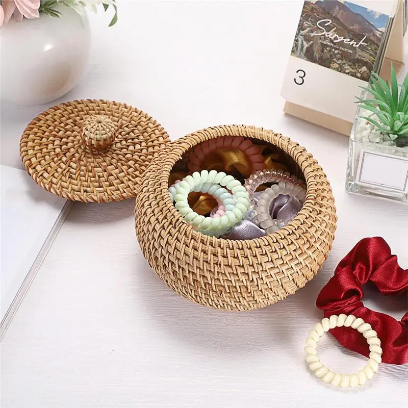 Small Rattan Basket with Lid for Entryway, Shelf & Bathroom | Hand-Woven Wicker Storage Bin | Round Lidded Basket 16x14cm